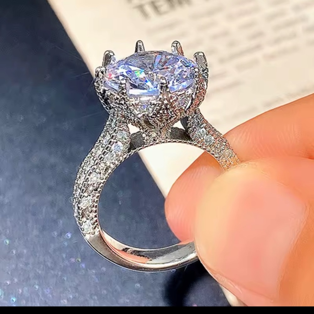 Vintage-Inspired Silver Solitaire Halo Engagement Ring with Clear Moiss Stone
